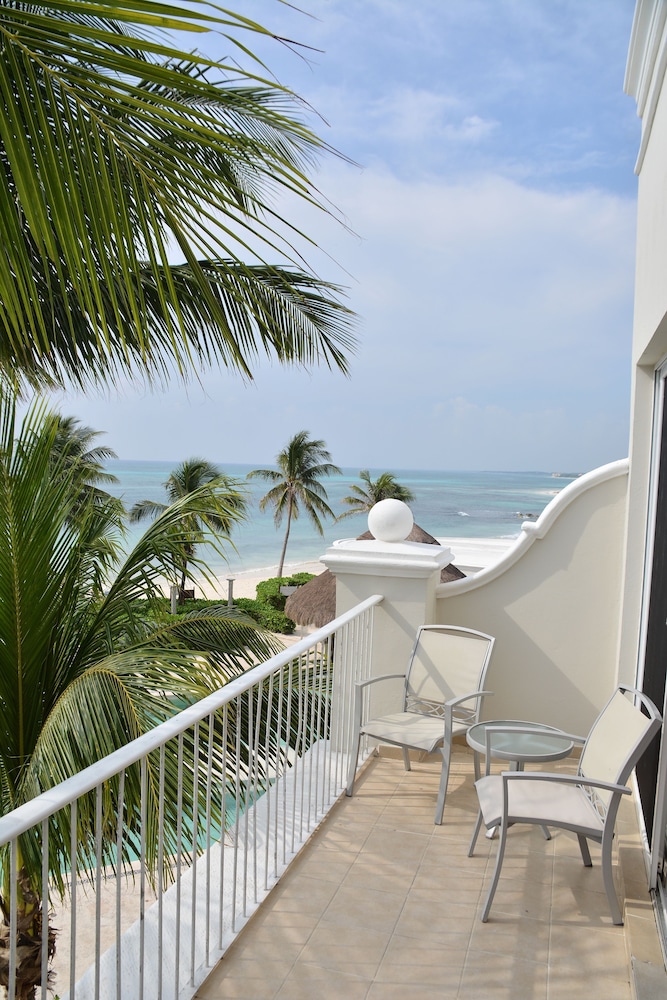 Preferred Club Honeymoon Suite Ocean Front King