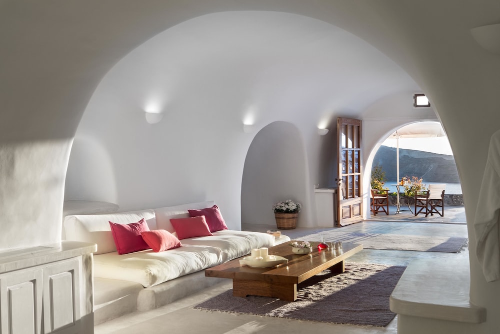 Perivolas Luxury Suite