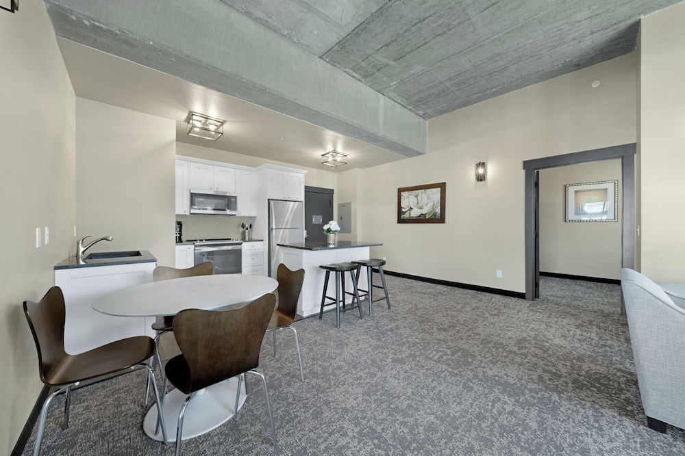 Executive Suite, 2 Bedrooms, Accessible, Mountain View photo 2