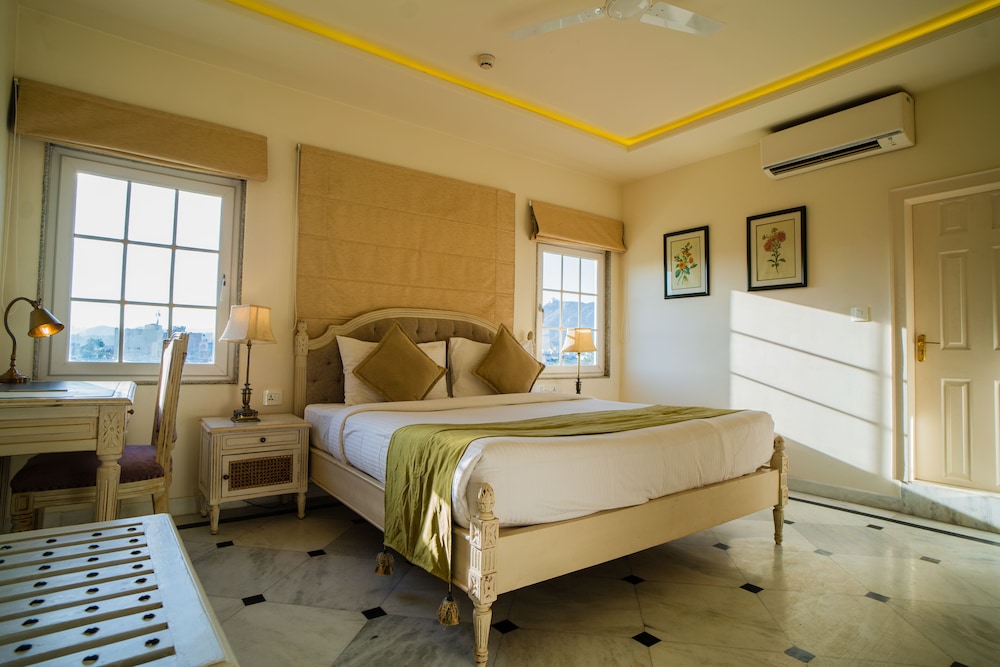 Deluxe Double Room, 1 King Bed photo 1