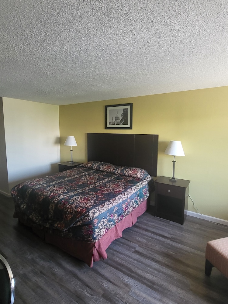 Standard Room, 1 King Bed photo 2