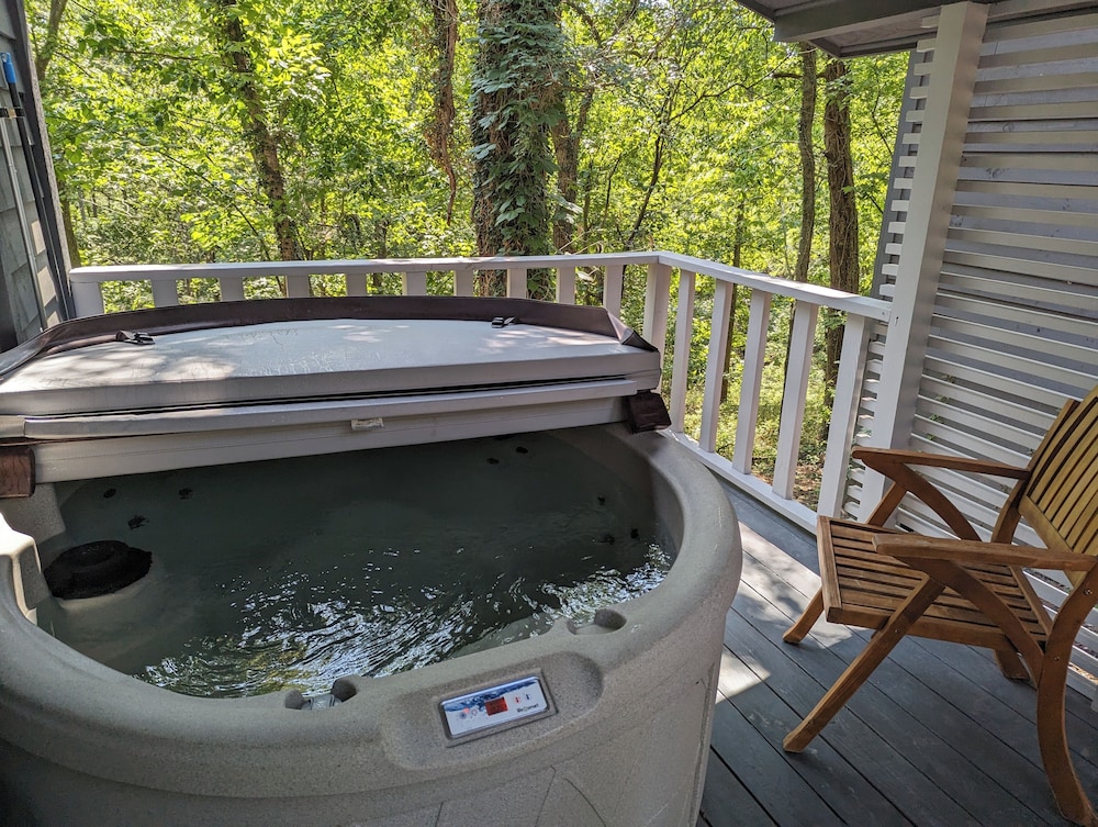 Adventure Cabin + Hot Tub at Loblolly Pines photo 2