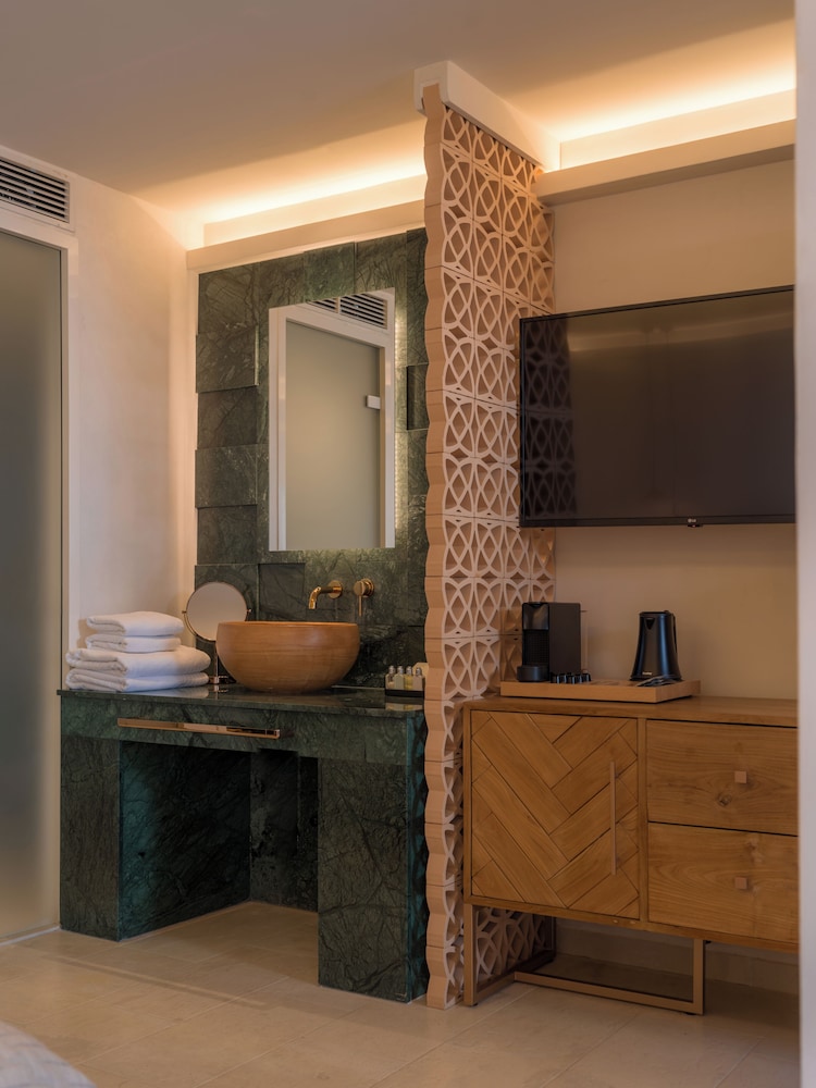 Superior Room, Outdoor Jetted Tub - Photo 4