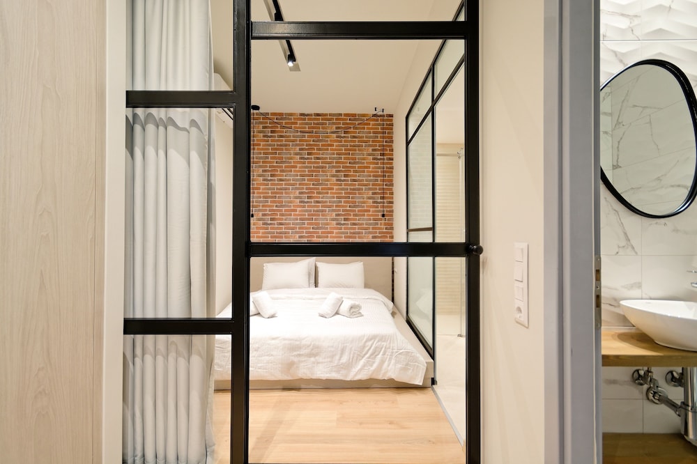 Studio Suite, 1 Bedroom, Private Bathroom, Ground Floor photo 1