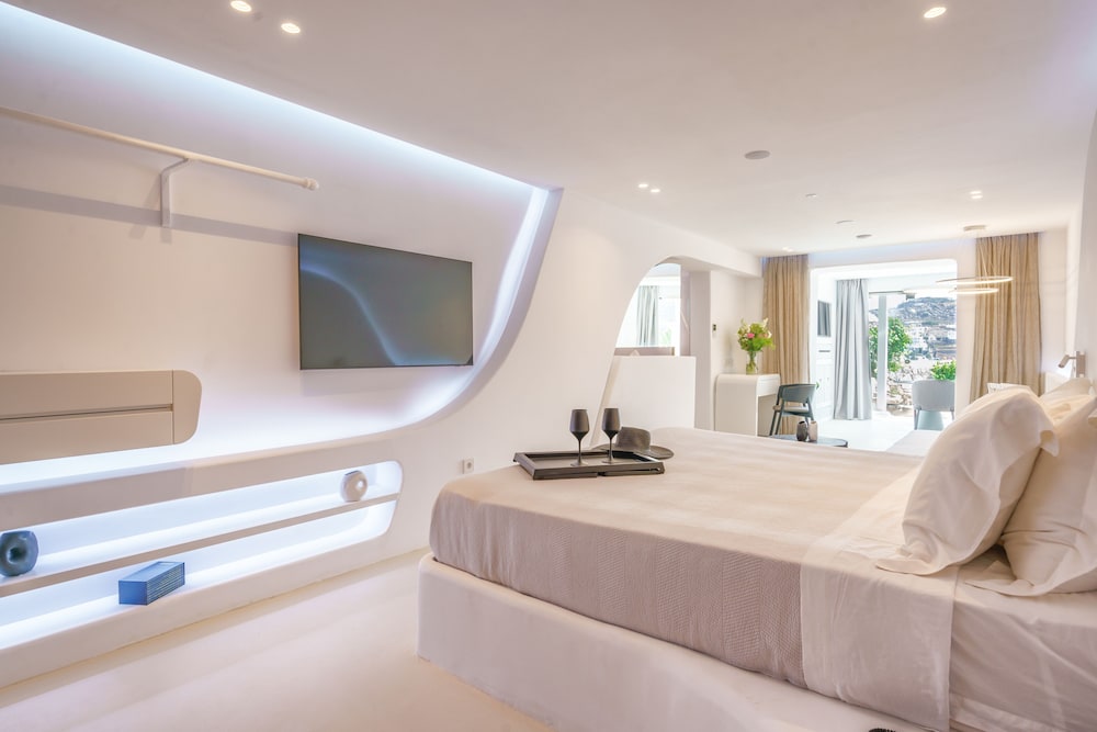 Suite with Pool - Photo 7