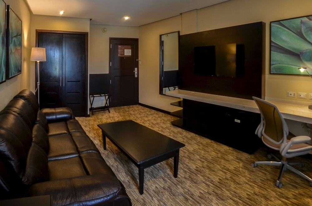 Junior Suite, 1 King Bed - Photo 8
