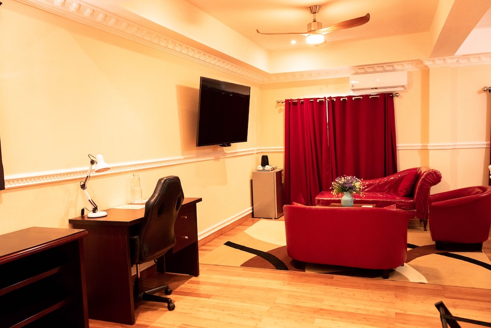 Family Room, Garden View