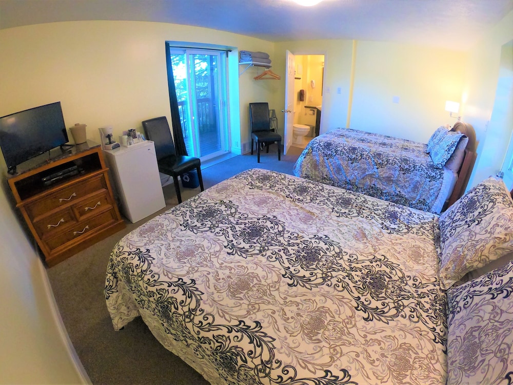 Standard Room, 2 Double Beds, Lake View photo 1