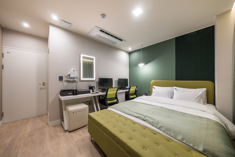 Deluxe Double Room C (Couple PC Room) photo 1