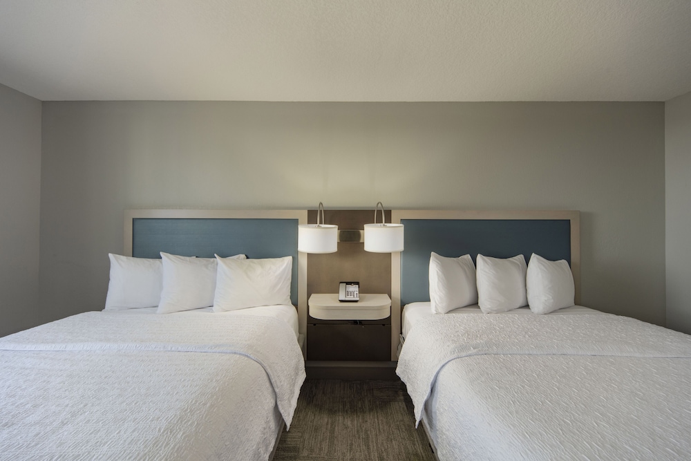 Room, 2 Queen Beds, Accessible (Mobility & Hearing, Roll-In Shower) - Photo 2