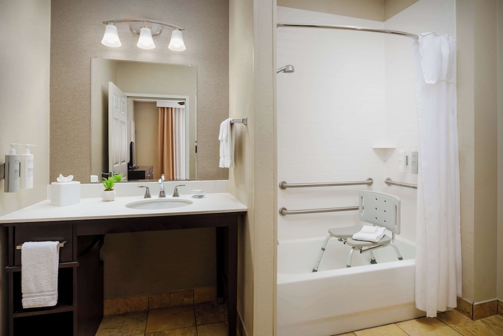 2 Queen, Mobility Accessible, Bathtub, Suite, Non-Smoking - Photo 7
