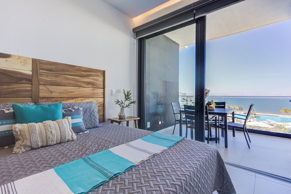 Studio, Balcony, Partial Ocean View