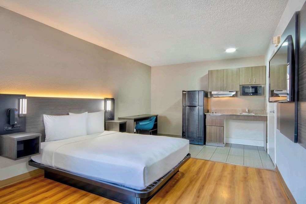 Standard Room, 1 Queen Bed, Non Smoking