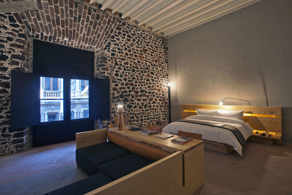 Studio Suite (Revolution (KSTE))