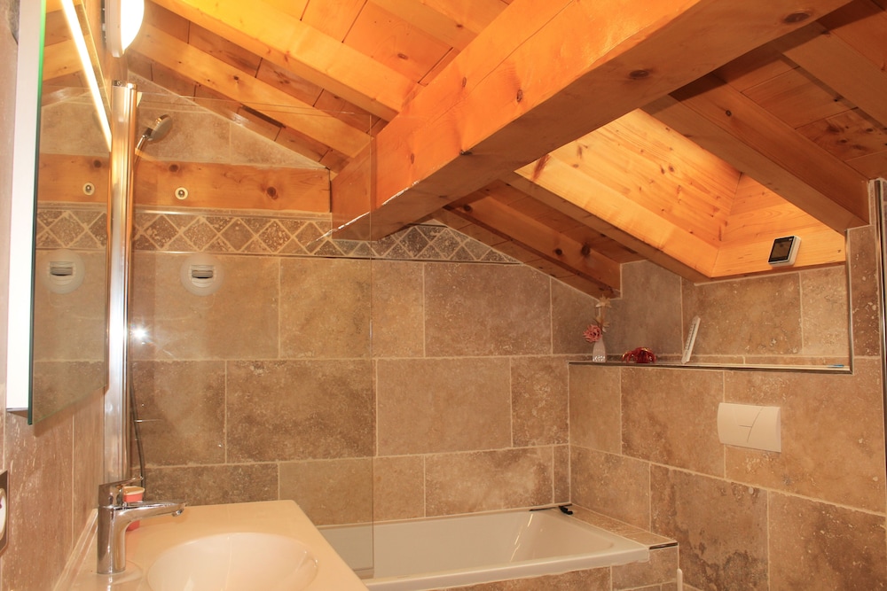 Classic Double Room, Private Bathroom photo 2