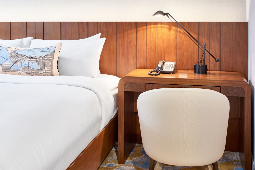 Room, 1 King Bed (High Floor) - Photo 13