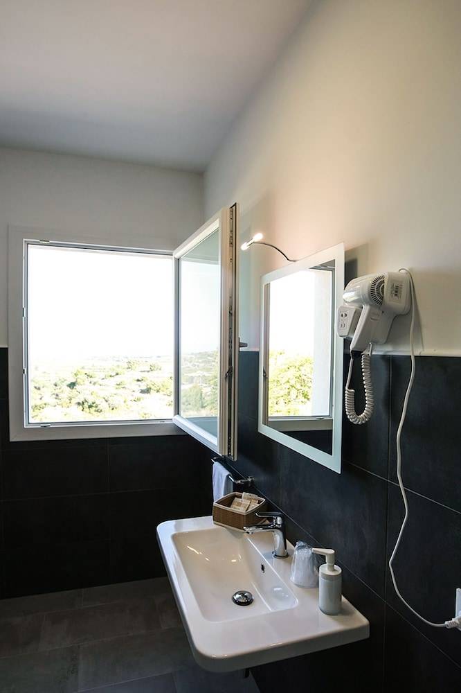 Deluxe Triple Room - Photo 5