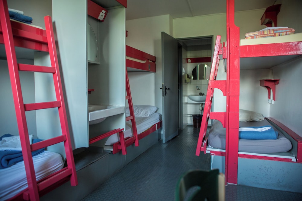 Bed in 9-Bed Male Dormitory with Ensuite Bathroom photo 3