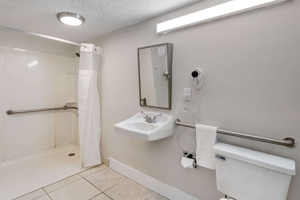 Quality Inn & Suites Orlando East - UCF Area, Photo 2