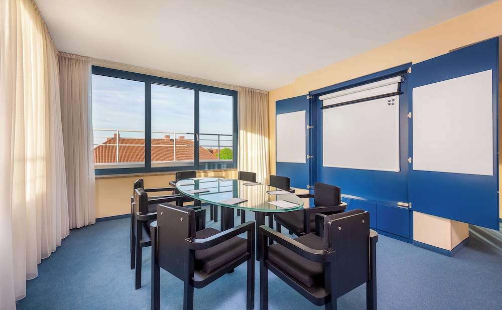 Suite, 1 Bedroom - Photo 1