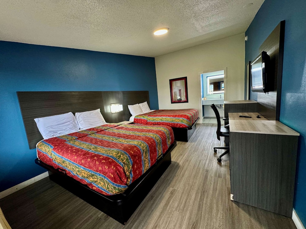Room, 2 Double Beds - Photo 1