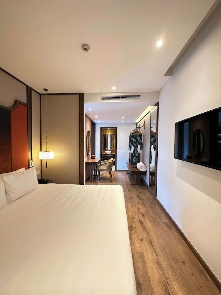 Deluxe Room, 1 Bedroom, Balcony, Beach View