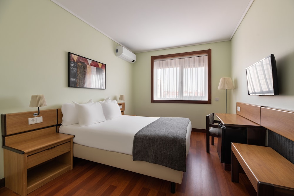 Deluxe Double Room, City View - Photo 3