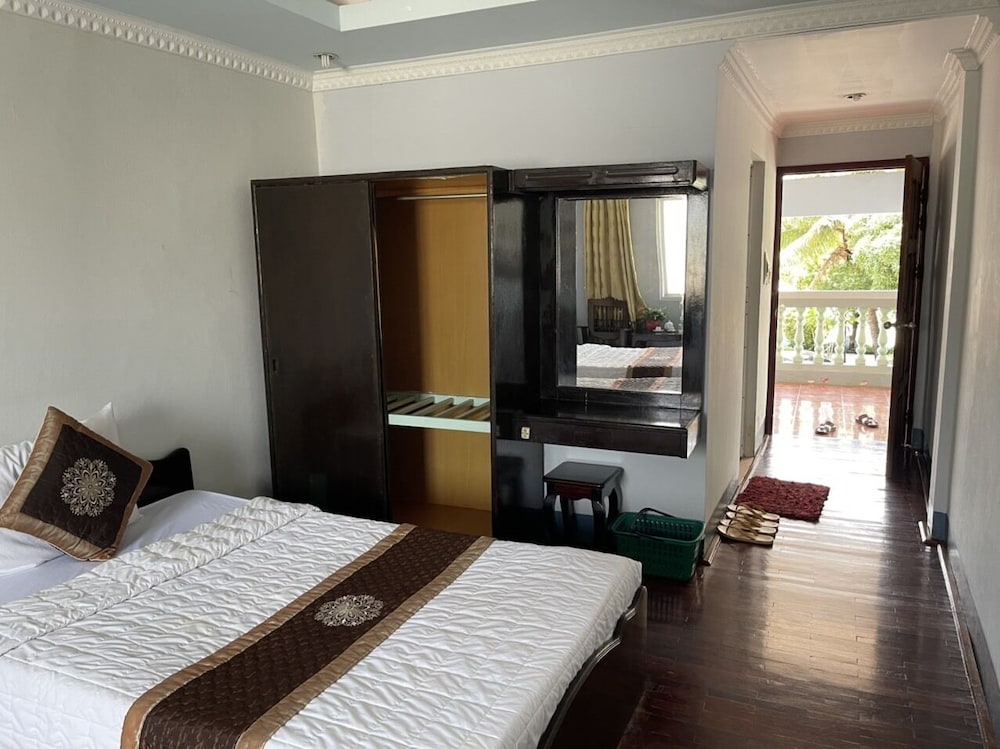 Deluxe Twin Room with Window