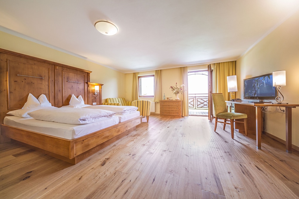 Comfort Double Room, Balcony (XXLarge) photo 3