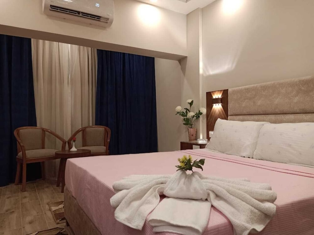 Double Room - Photo 6