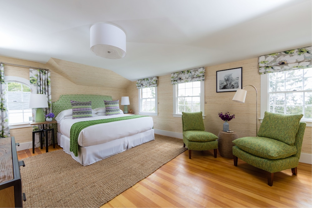 Classic Room, 1 King Bed photo 2