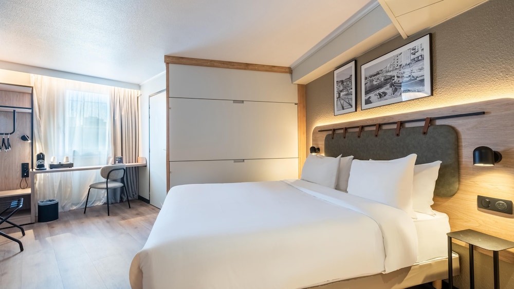 Standard Room, Multiple Beds - Photo 1