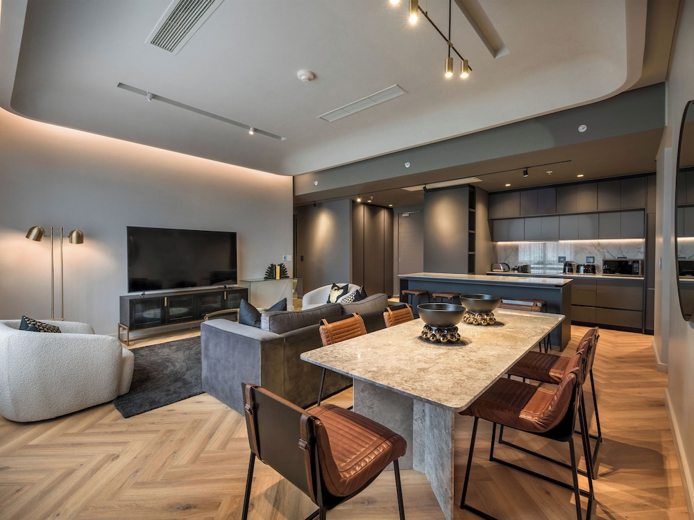 Three Bedroom Apartment - Photo 6