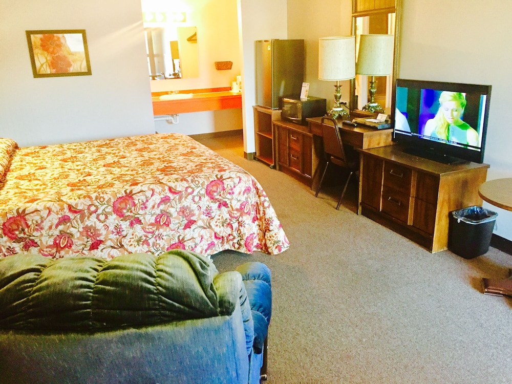 Deluxe Room, 1 King Bed photo 1