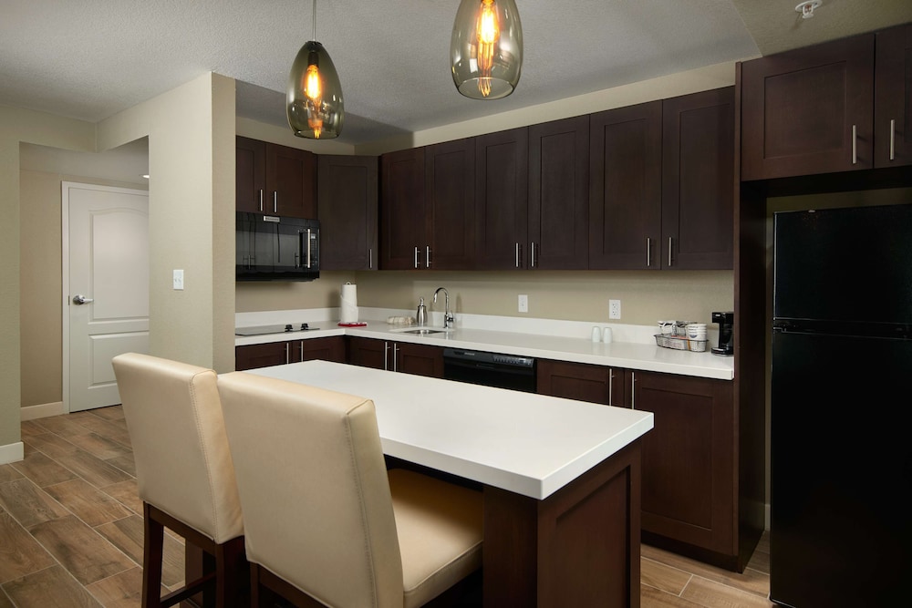 Suite, 1 King Bed, Refrigerator & Microwave (Wet bar) - Photo 3