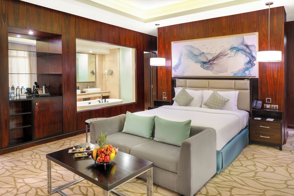 Premium Room, 1 King Bed, Pool View - Photo 1