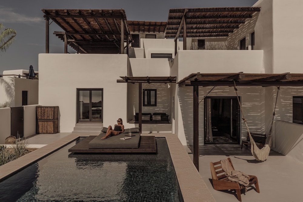 Signature Suite Private Pool & Sea View