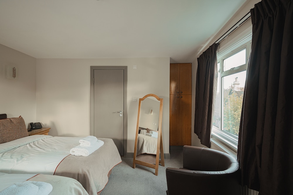 Lodge Twin Room in annex building - Photo 2
