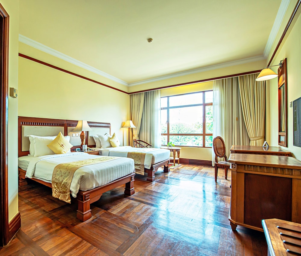 Deluxe Twin Room City View - Photo 3