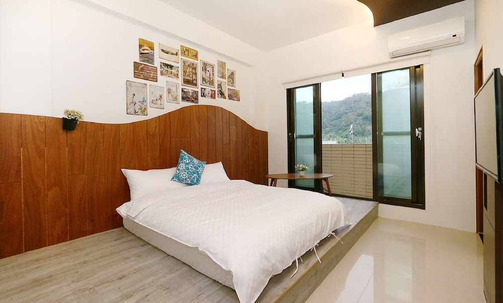 Double Room, Mountain View (302) photo 1
