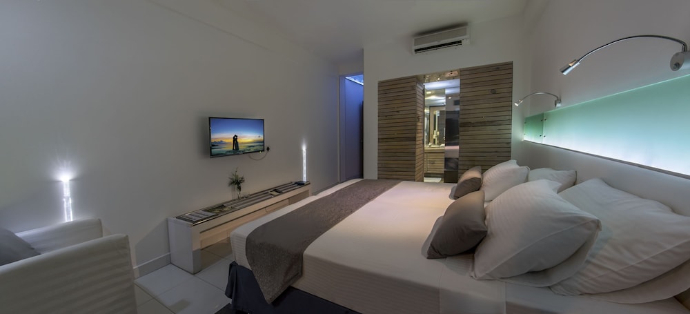 Deluxe Double or Twin Room  Balcony With One Free Head Massage photo 3
