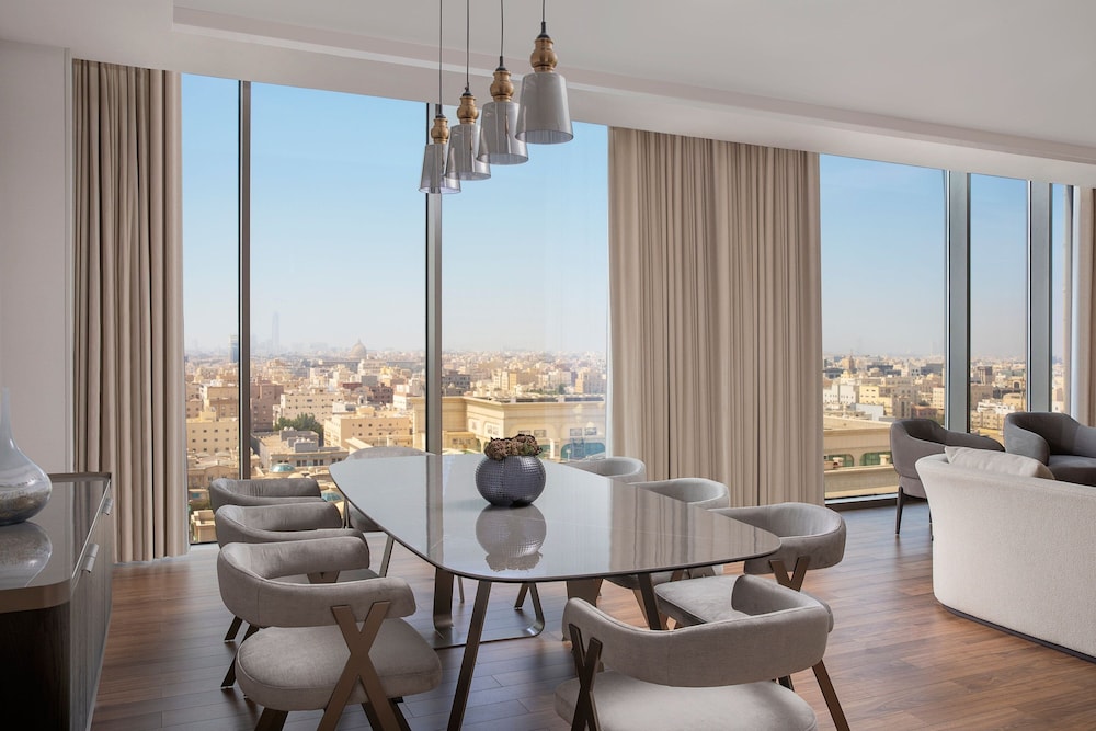 Presidential Suite, 2 Bedrooms, City View thumbnail 5