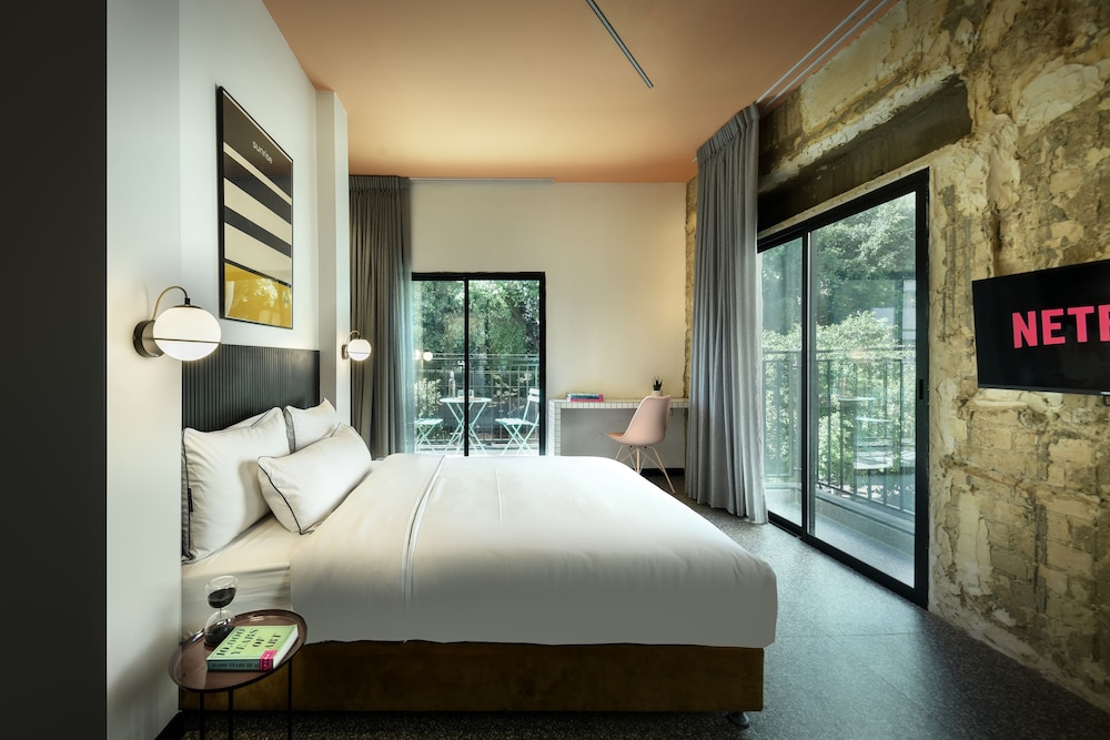 Suite with Two Balconies - Photo 1
