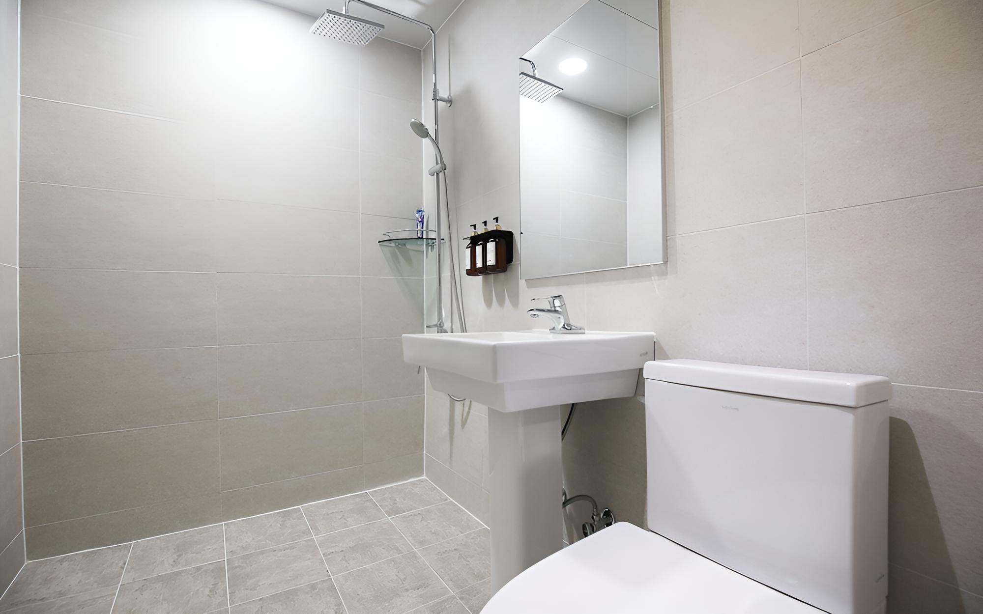 Room (Luxury (Rooftop Air Purifier Netflix ) photo 2