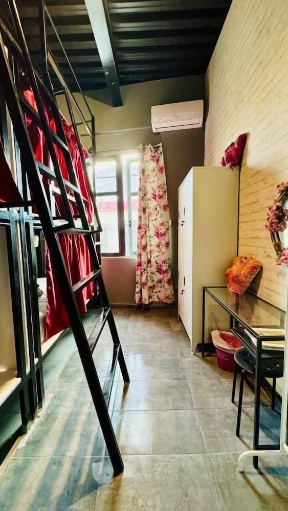 Shared Dormitory, Women only, Ensuite photo 1