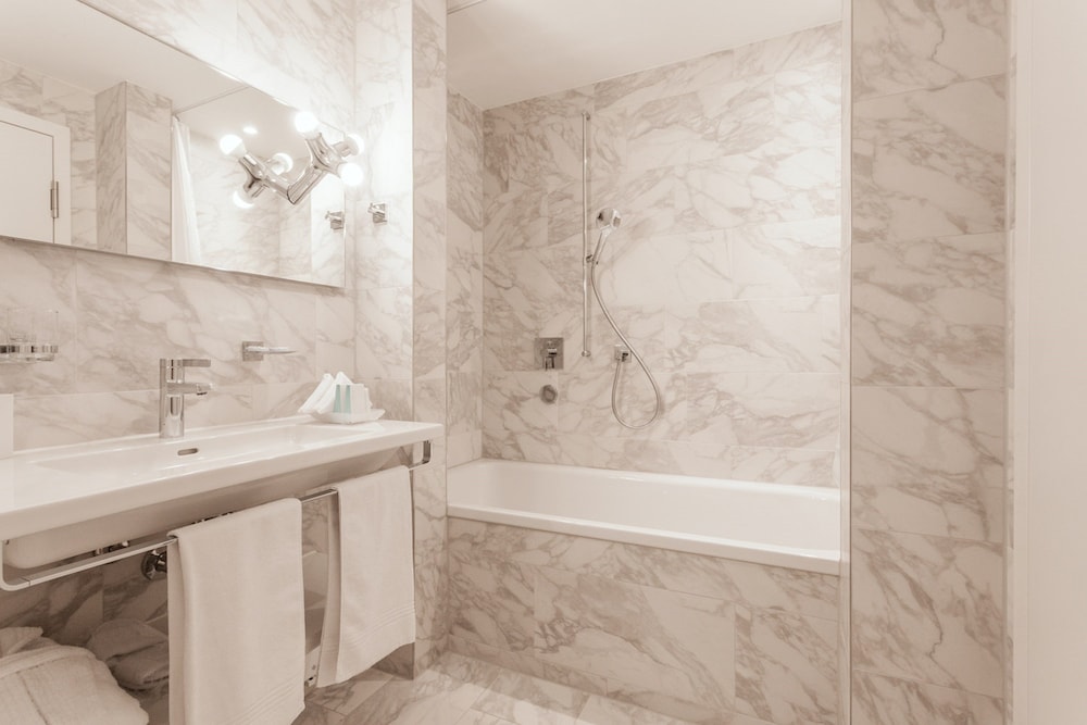 Executive Suite 1 Bedroom - Photo 8