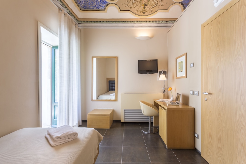 Single Room photo 3