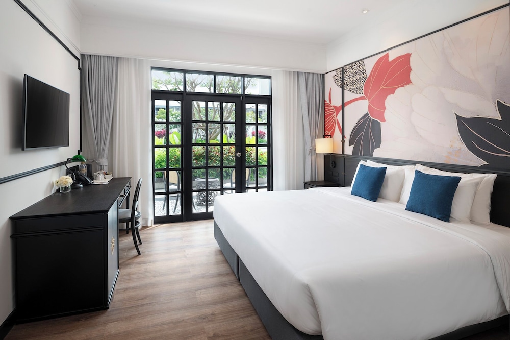 Deluxe Balcony Pool Access Room