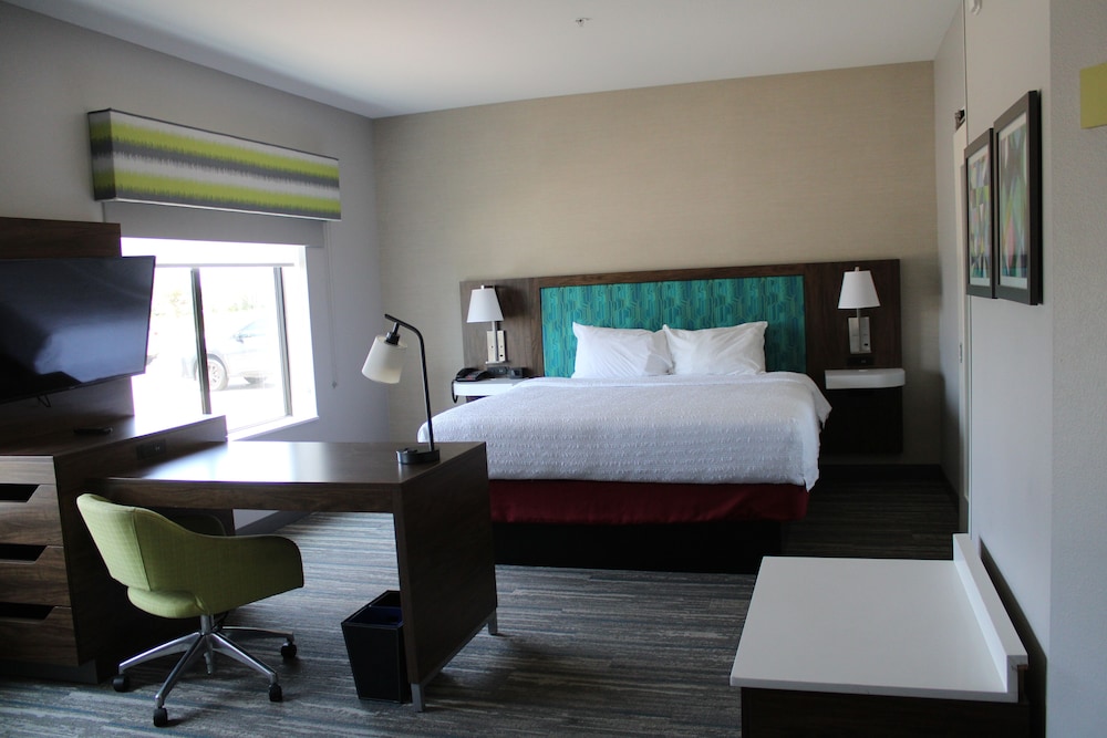 Standard Studio, 1 King Bed, Accessible, Bathtub (Mobility & Hearing) - Photo 2