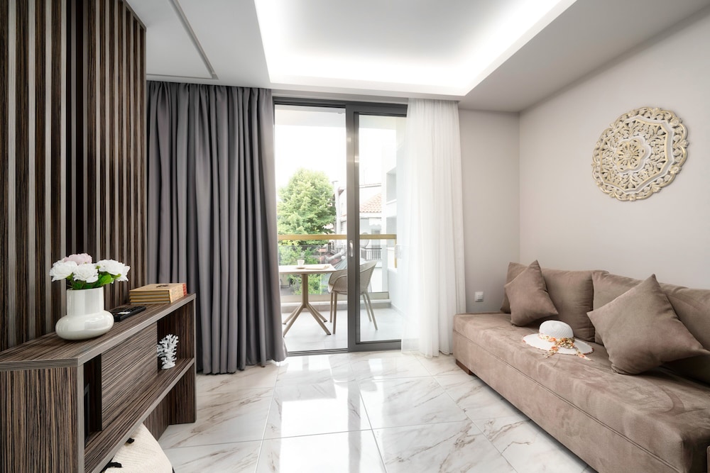 Deluxe Junior Suite - Photo 5